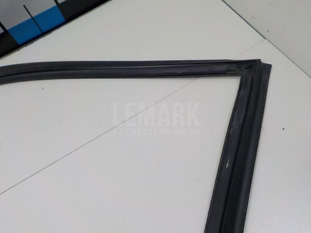 Направляющая стекла двери