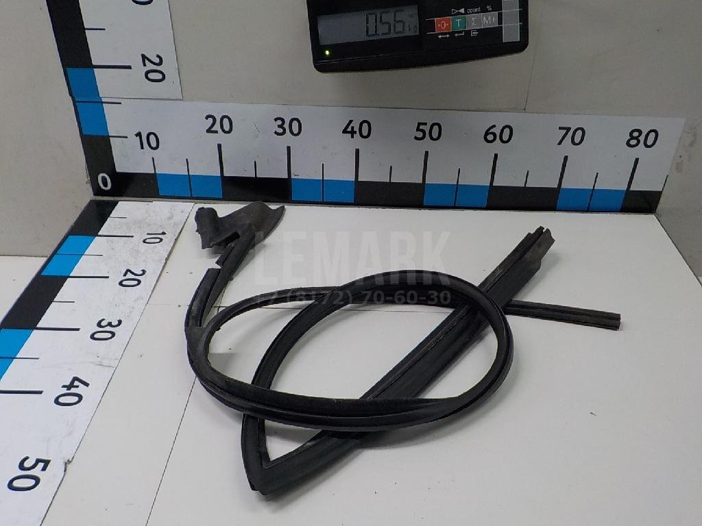 Направляющая стекла двери