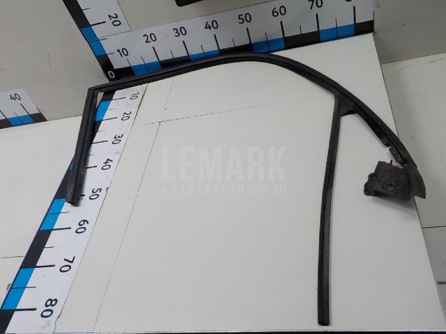 Направляющая стекла двери