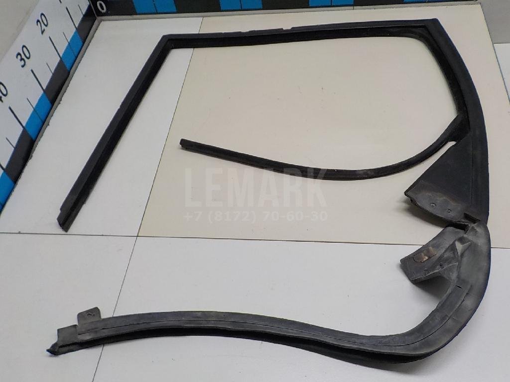 Уплотнитель стекла двери для  Audi A1 (8X) 2010-2018