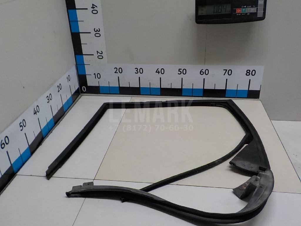 Уплотнитель стекла двери для  Audi A1 (8X) 2010-2018