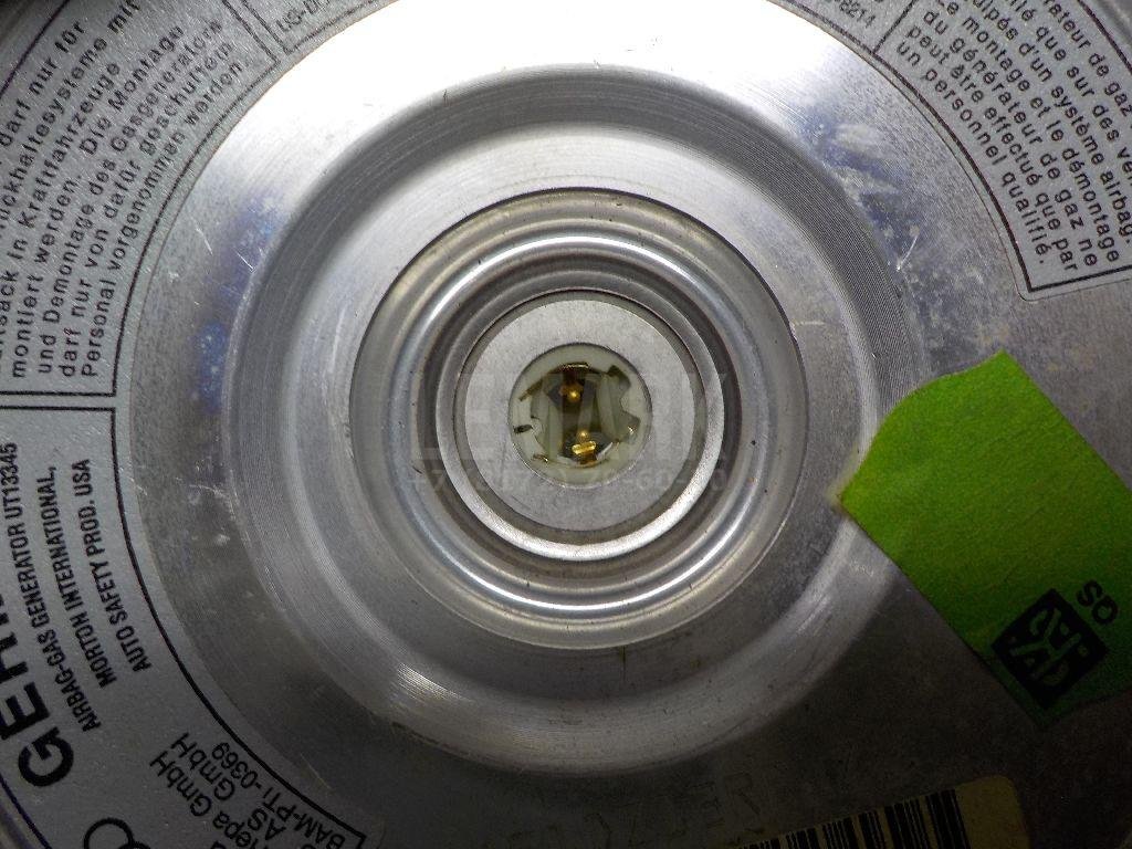 Подушка безопасности в рулевое колесо