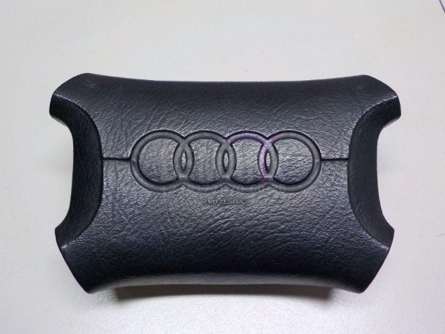 Подушка безопасности в рулевое колесо