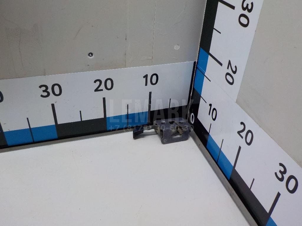 Замок спинки сиденья