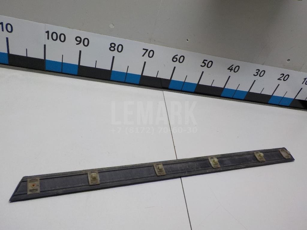 Молдинг задней правой двери