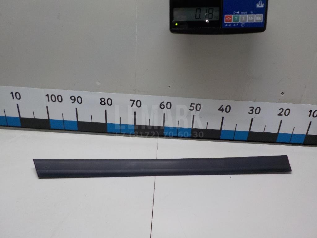 Молдинг задней правой двери