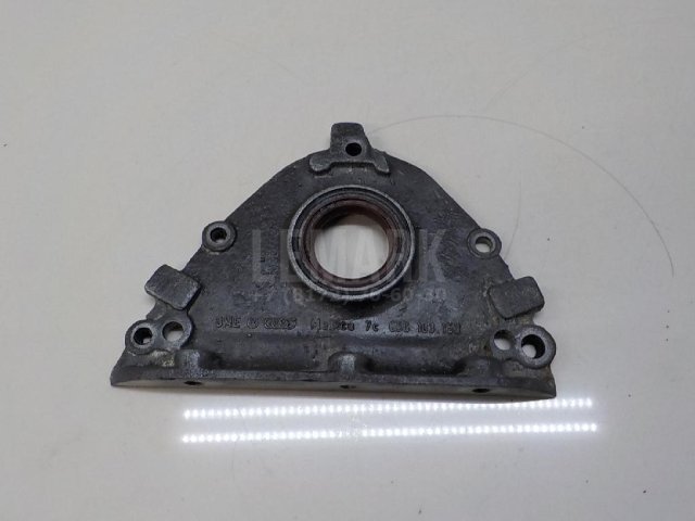 Крышка двигателя передняя