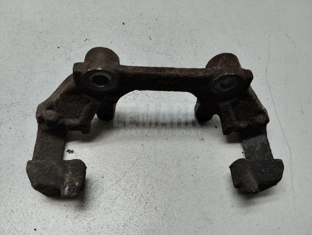 Скоба суппорта переднего