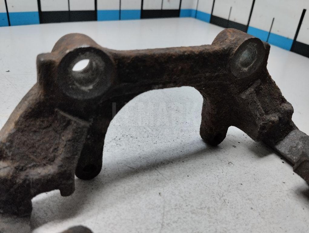 Скоба суппорта переднего