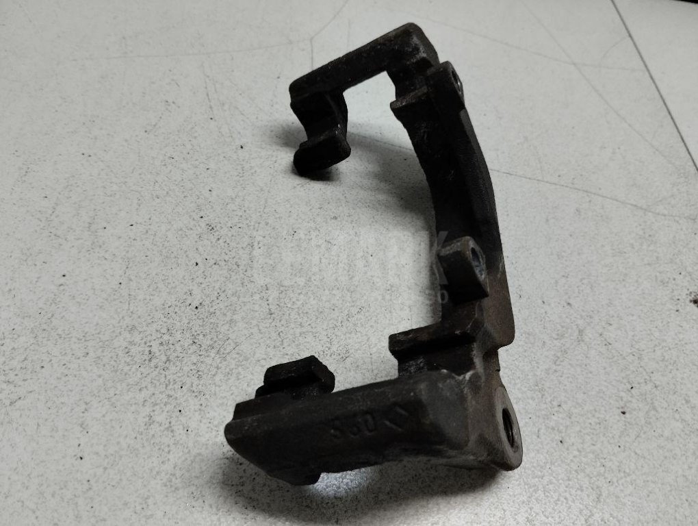 Скоба суппорта переднего
