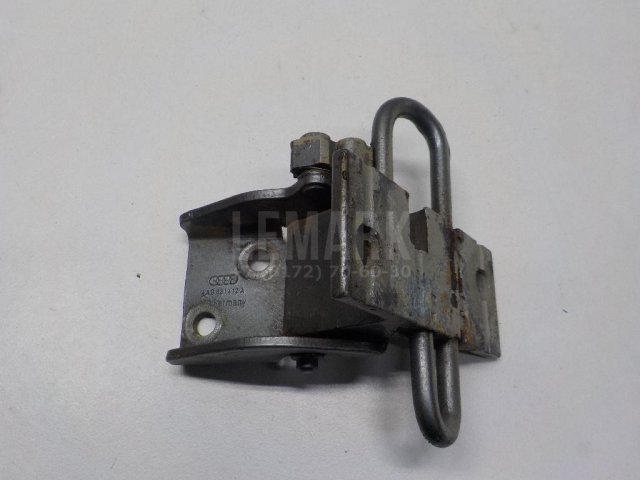 Петля двери передней правой нижняя