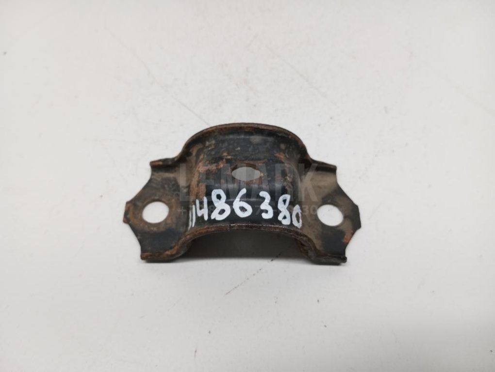 Кронштейн крепления переднего стабилизатора