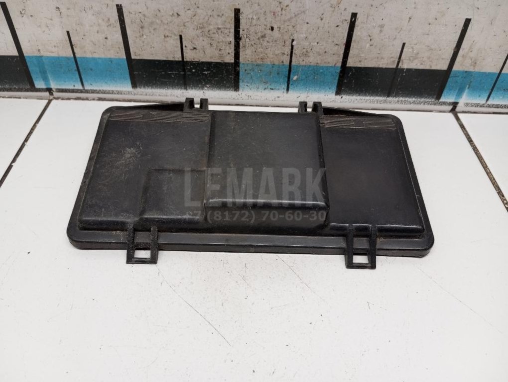 Крышка блока предохранителей