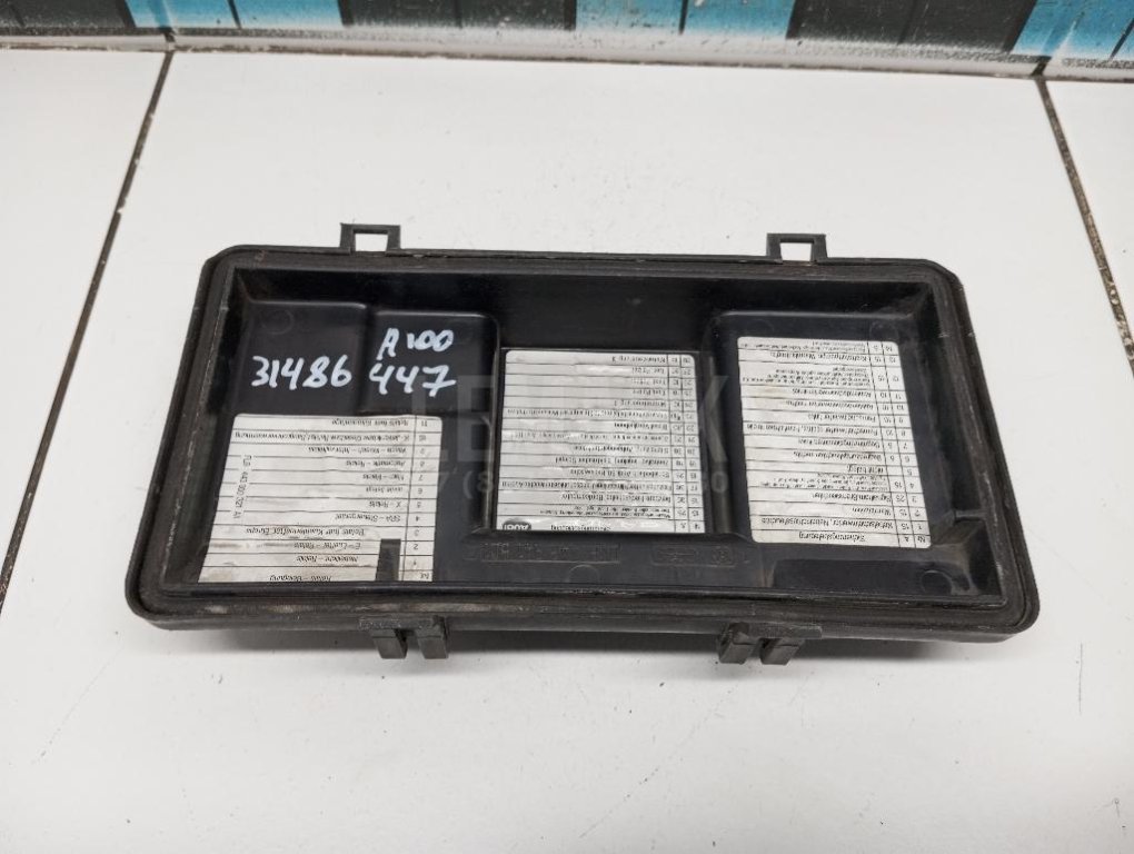 Крышка блока предохранителей