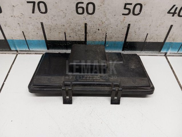 Крышка блока предохранителей