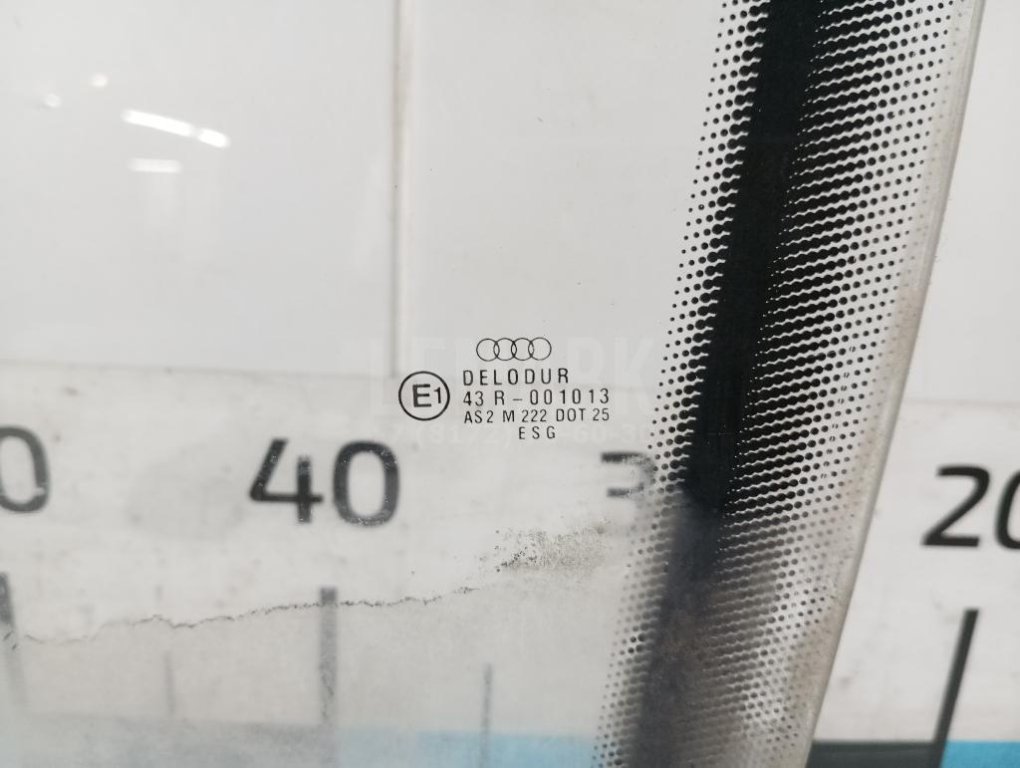 Стекло двери передней левой