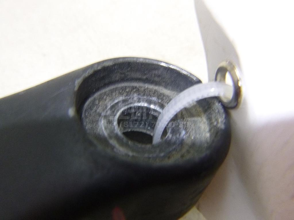 Поводок стеклоочистителя передний левый