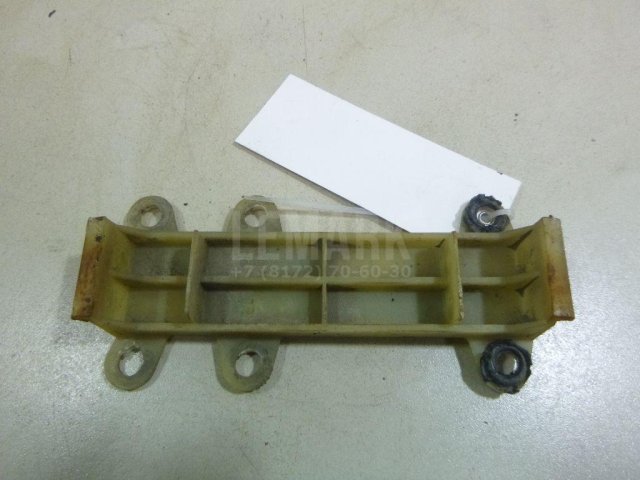 Направляющая заднего бампера