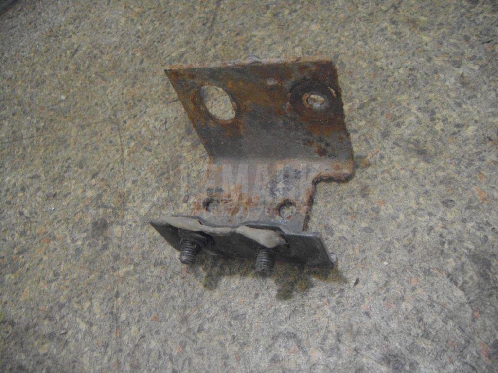 Кронштейн заднего бампера правый