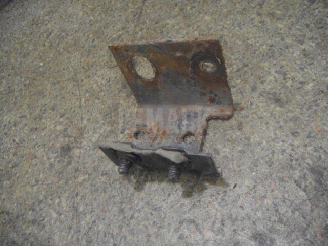 Кронштейн заднего бампера правый