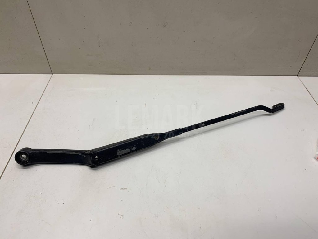 Поводок стеклоочистителя передний левый