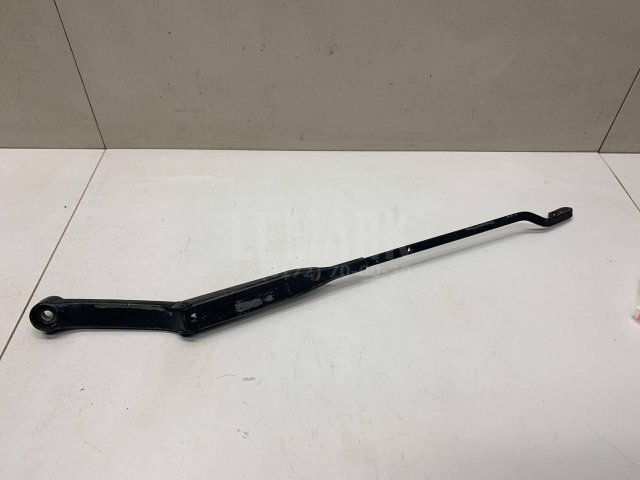 Поводок стеклоочистителя передний левый