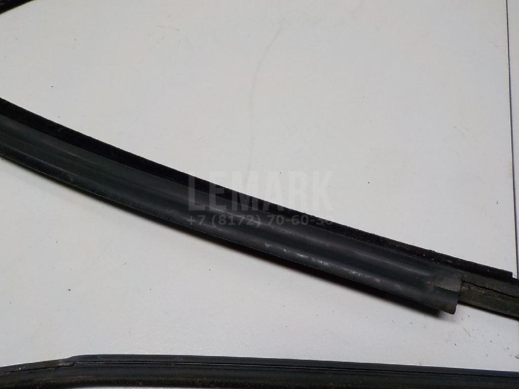 Уплотнитель стекла двери для  Audi 80/90 [B4] 1991-1995