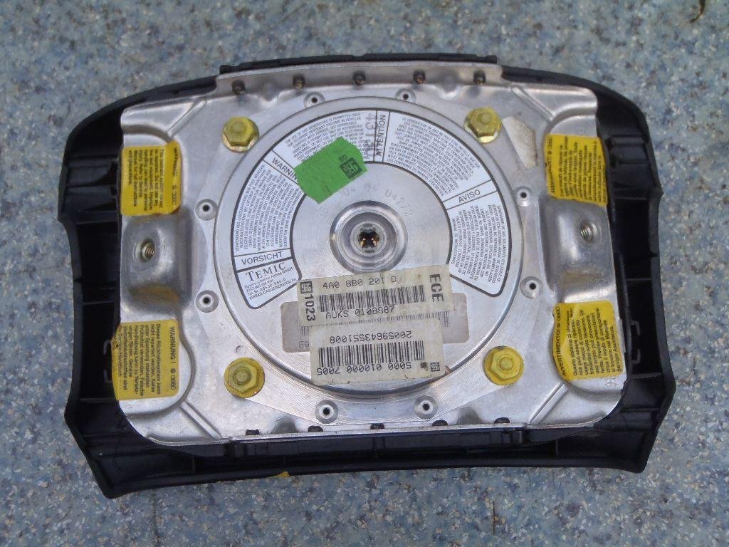 Подушка безопасности в рулевое колесо