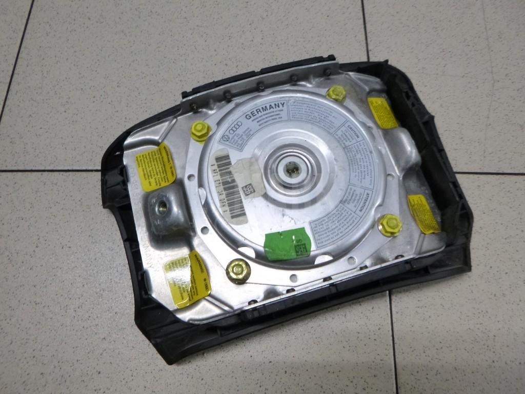 Подушка безопасности в рулевое колесо