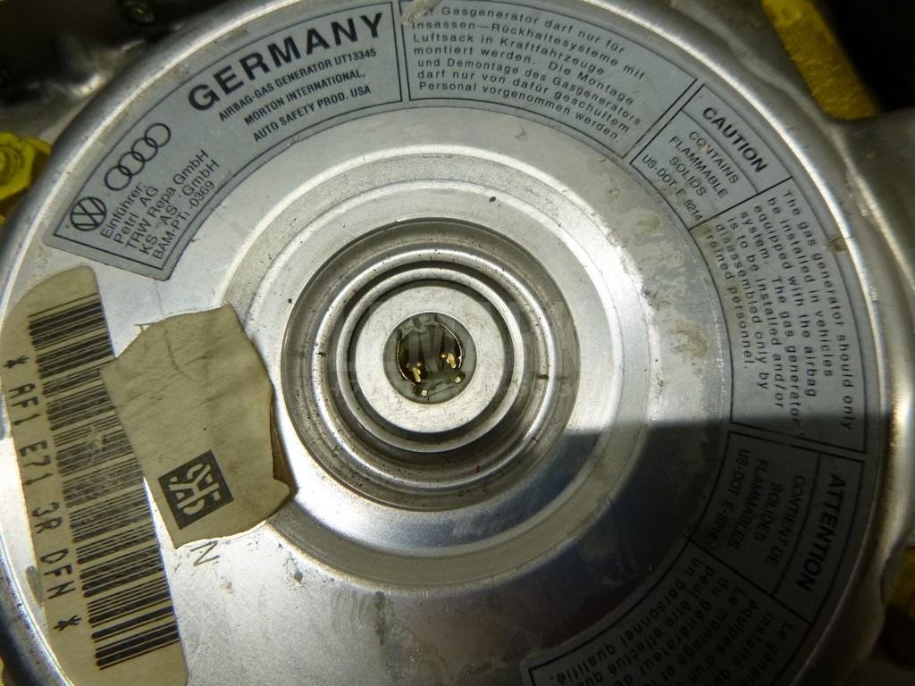 Подушка безопасности в рулевое колесо