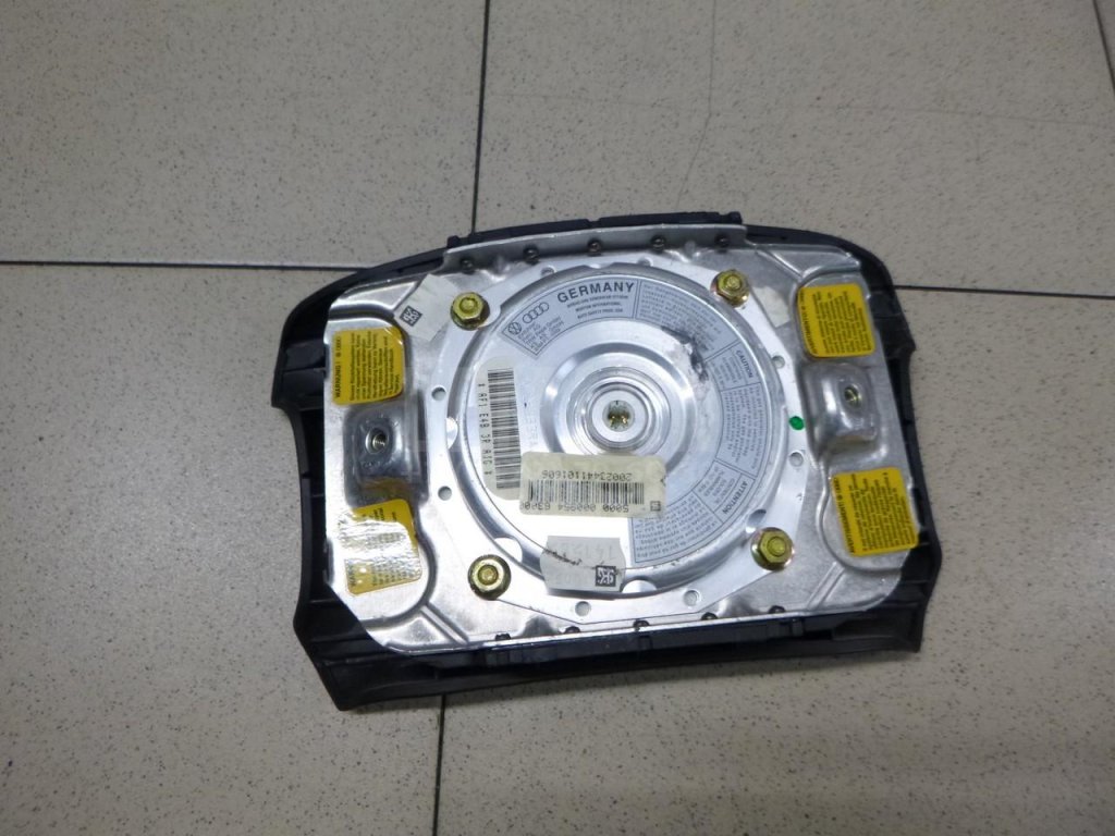 Подушка безопасности в рулевое колесо