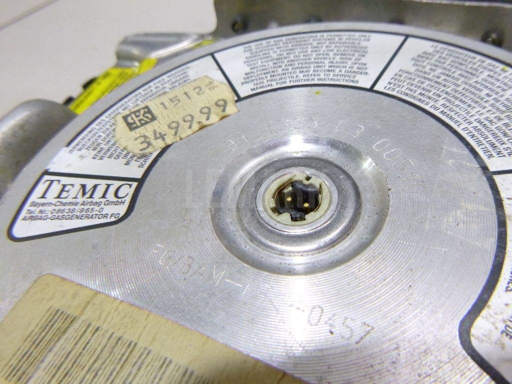 Подушка безопасности в рулевое колесо