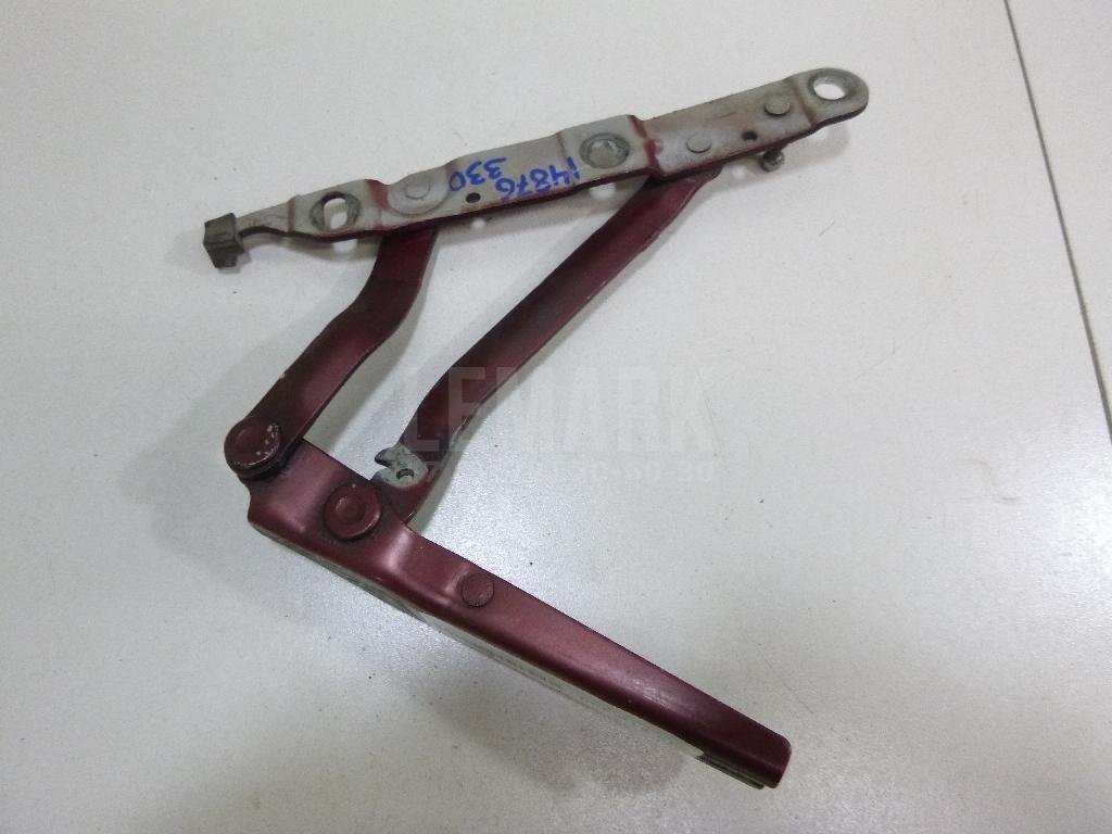 Петля крышки багажника