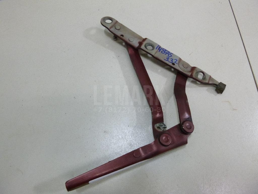 Петля крышки багажника