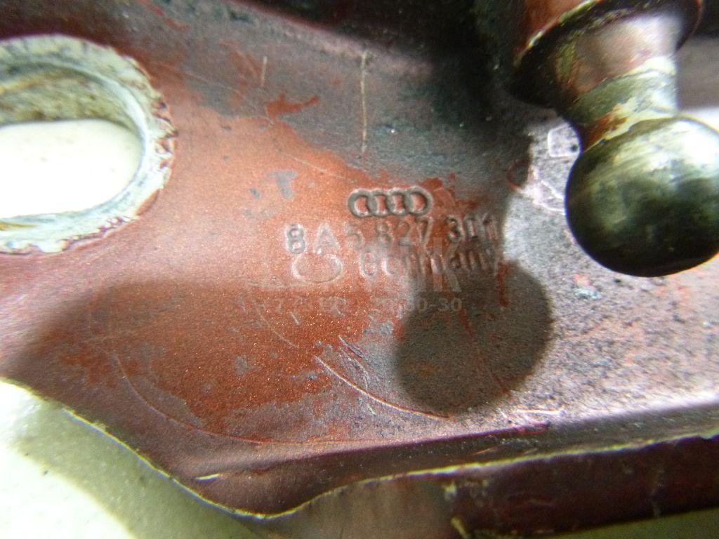 Петля крышки багажника