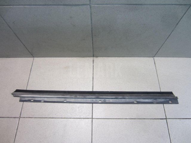 Накладка стекла заднего правого