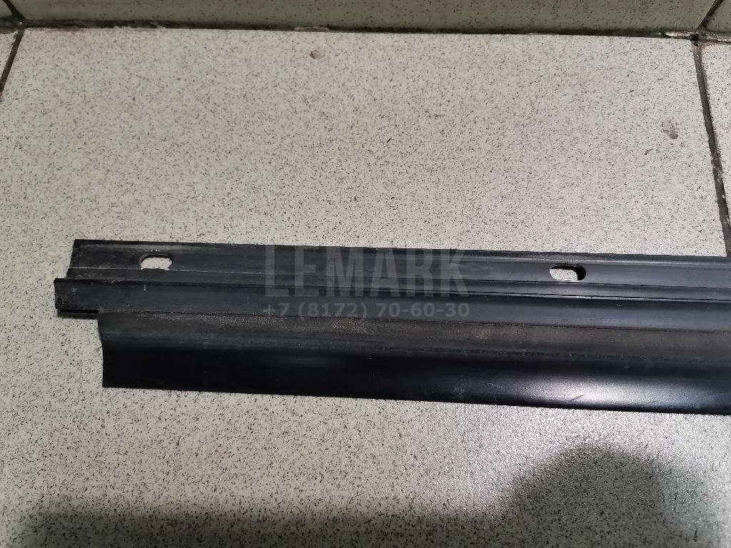 Накладка стекла заднего правого