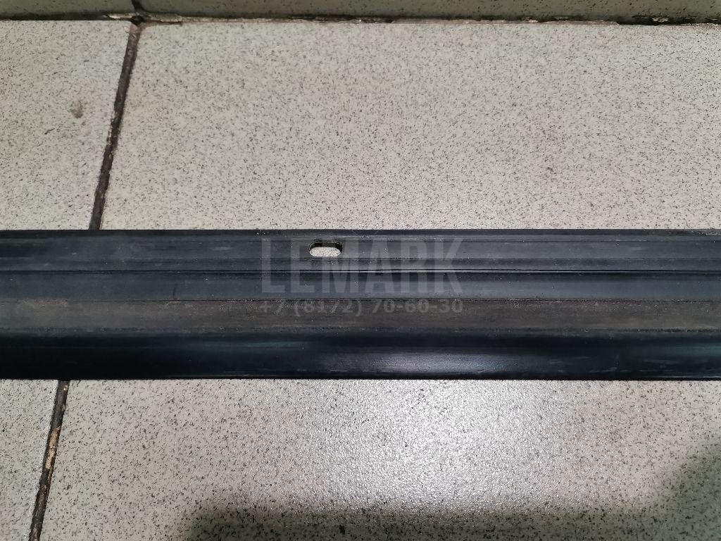 Накладка стекла заднего правого