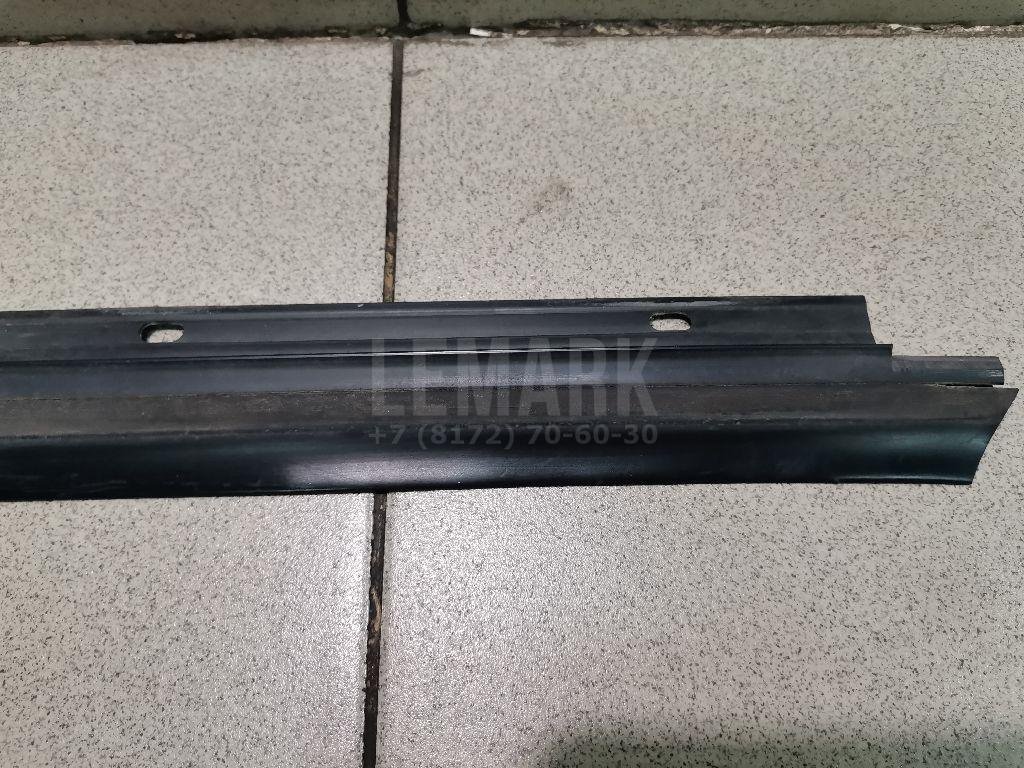 Накладка стекла заднего правого