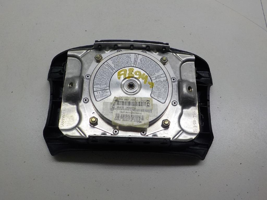 Подушка безопасности в рулевое колесо