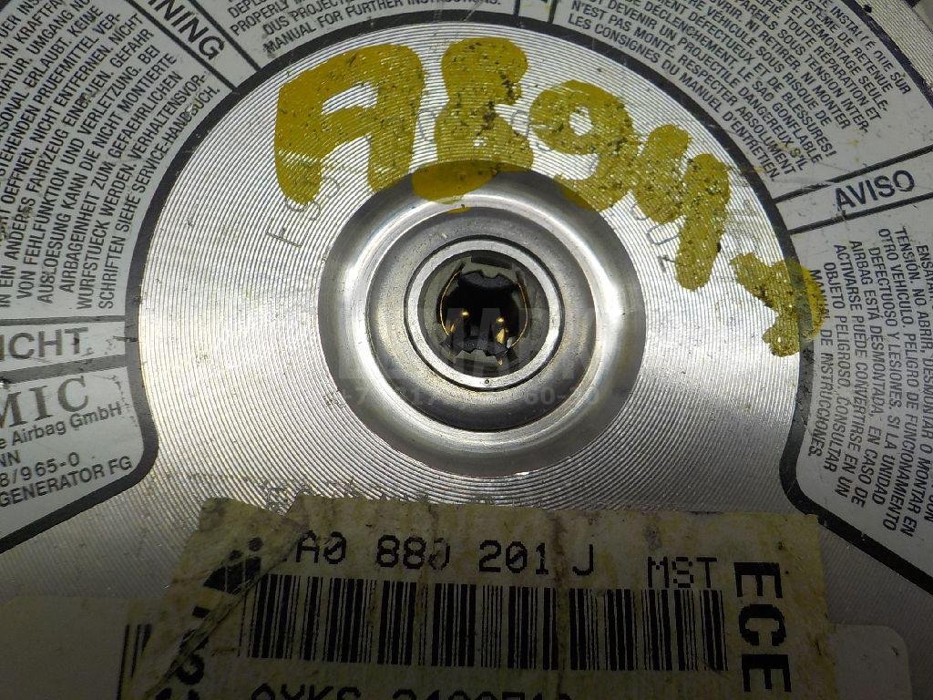 Подушка безопасности в рулевое колесо