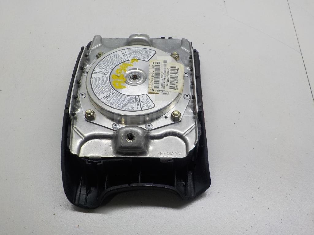 Подушка безопасности в рулевое колесо