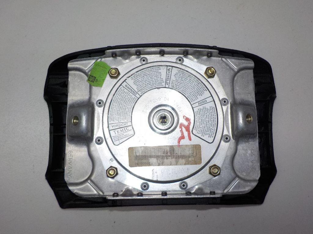 Подушка безопасности в рулевое колесо