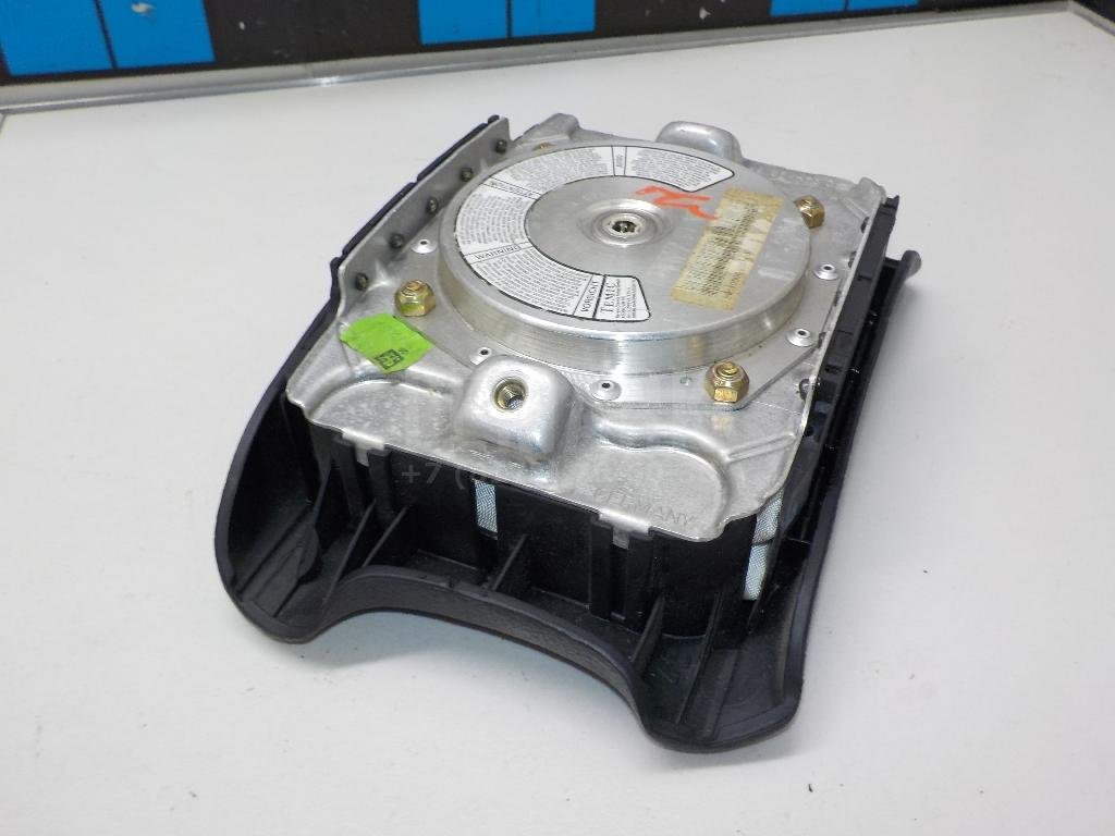 Подушка безопасности в рулевое колесо