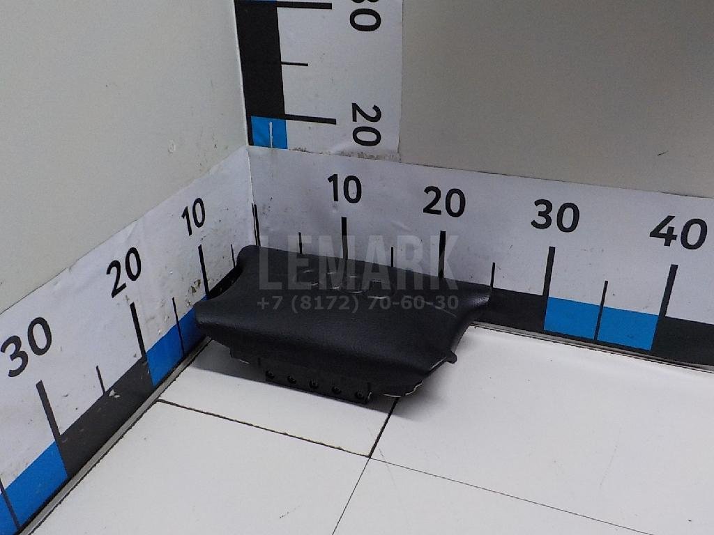 Подушка безопасности в рулевое колесо