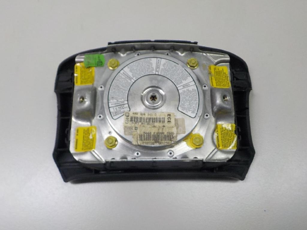 Подушка безопасности в рулевое колесо