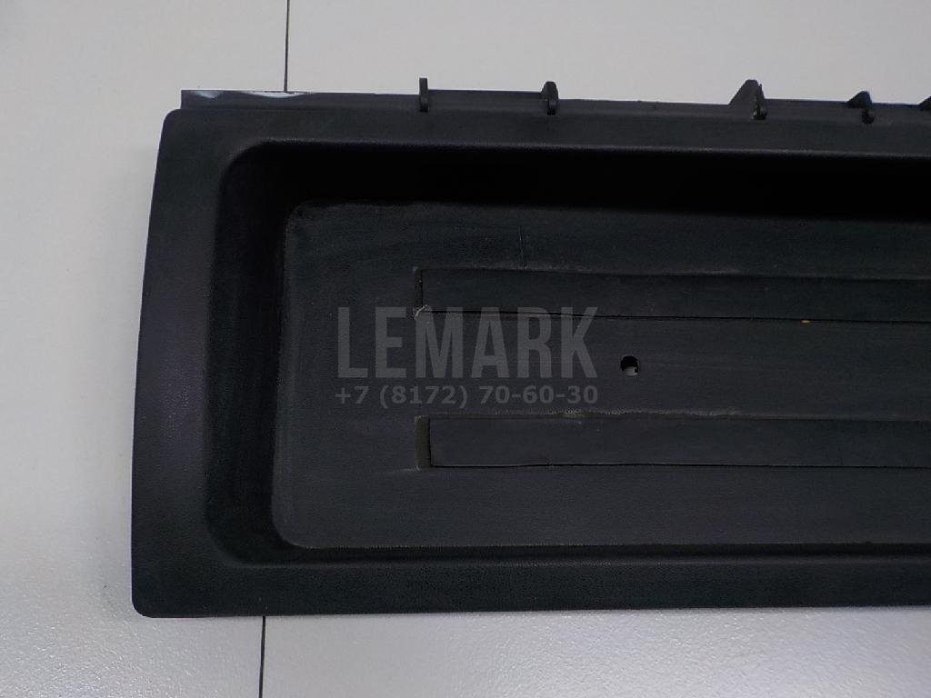 Накладка крышки багажника