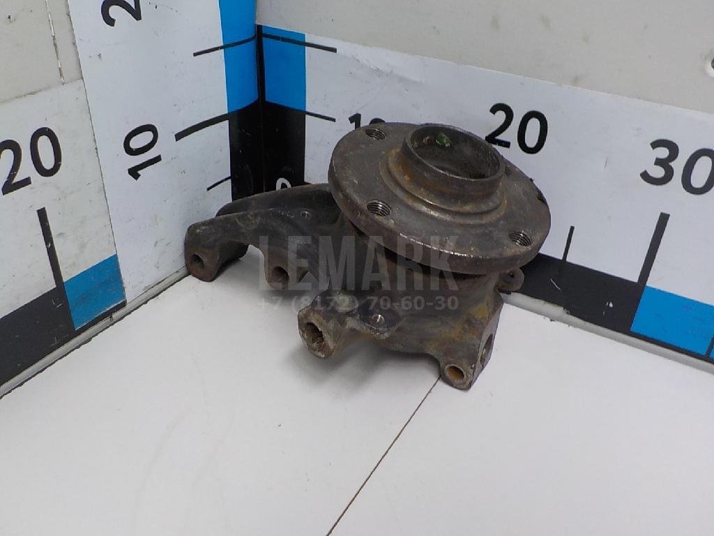 Кулак поворотный передний левый