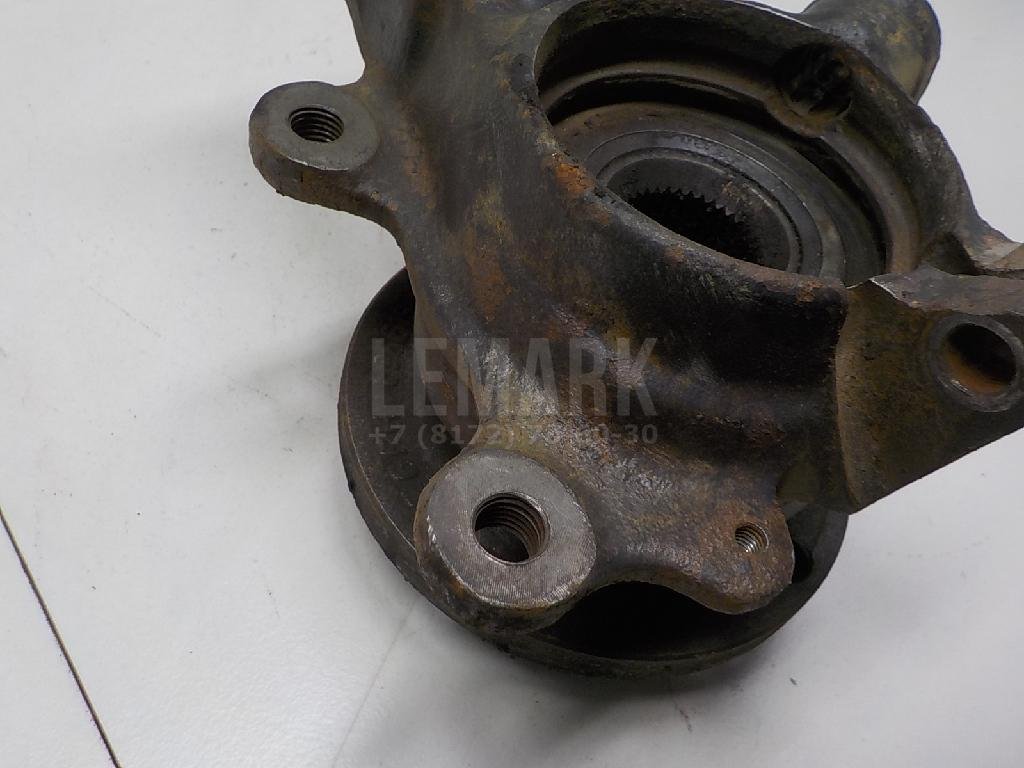 Кулак поворотный передний левый