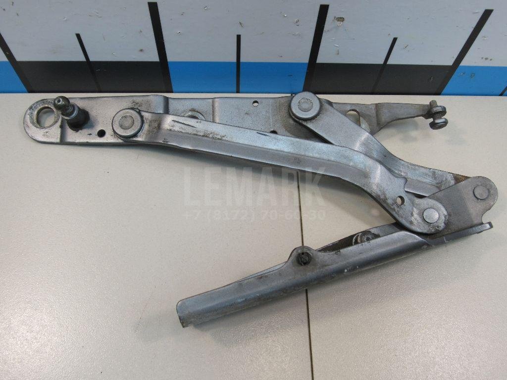 Петля крышки багажника